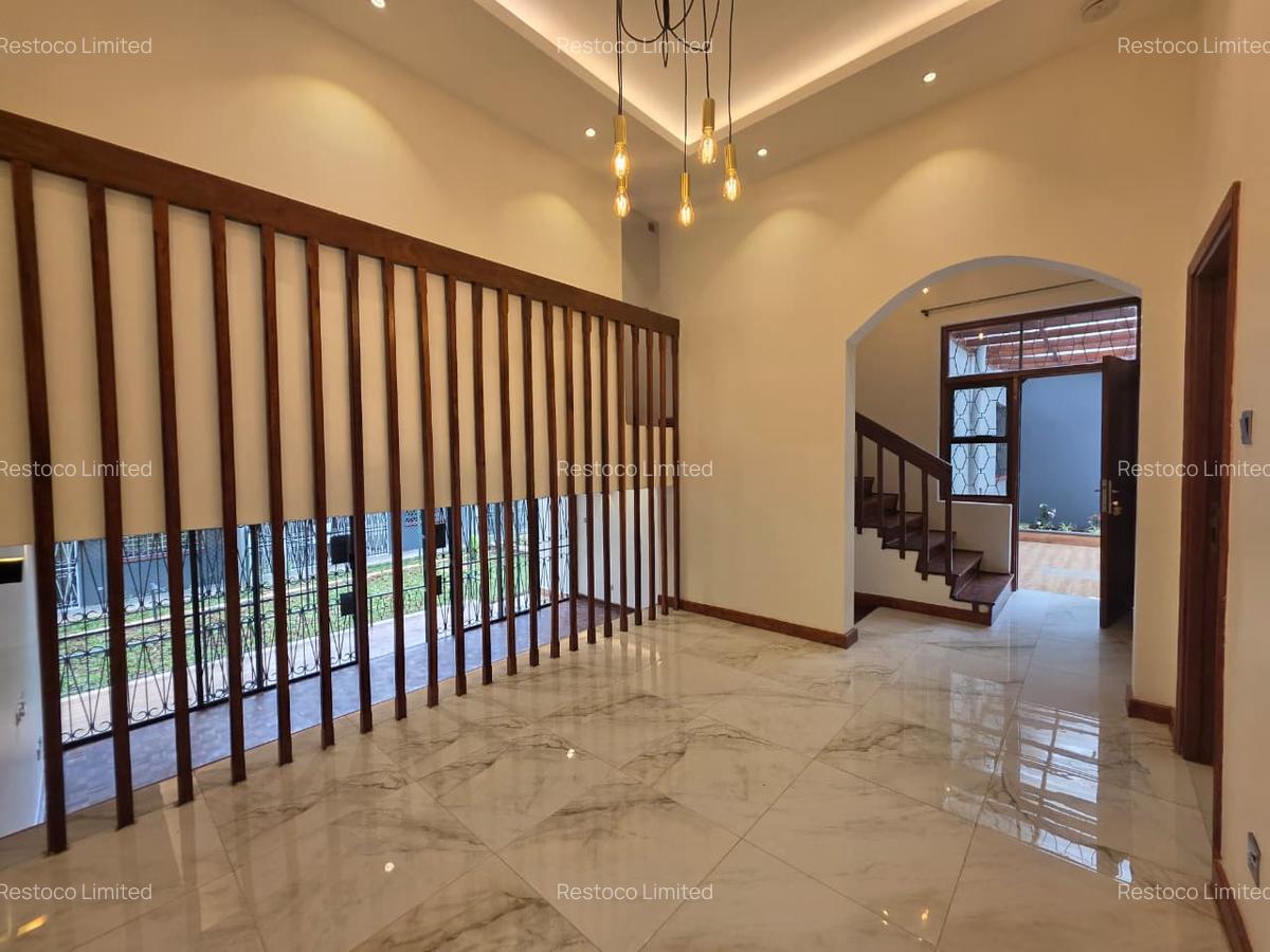4 Bed Townhouse with Garden at Lantana Road - 2
