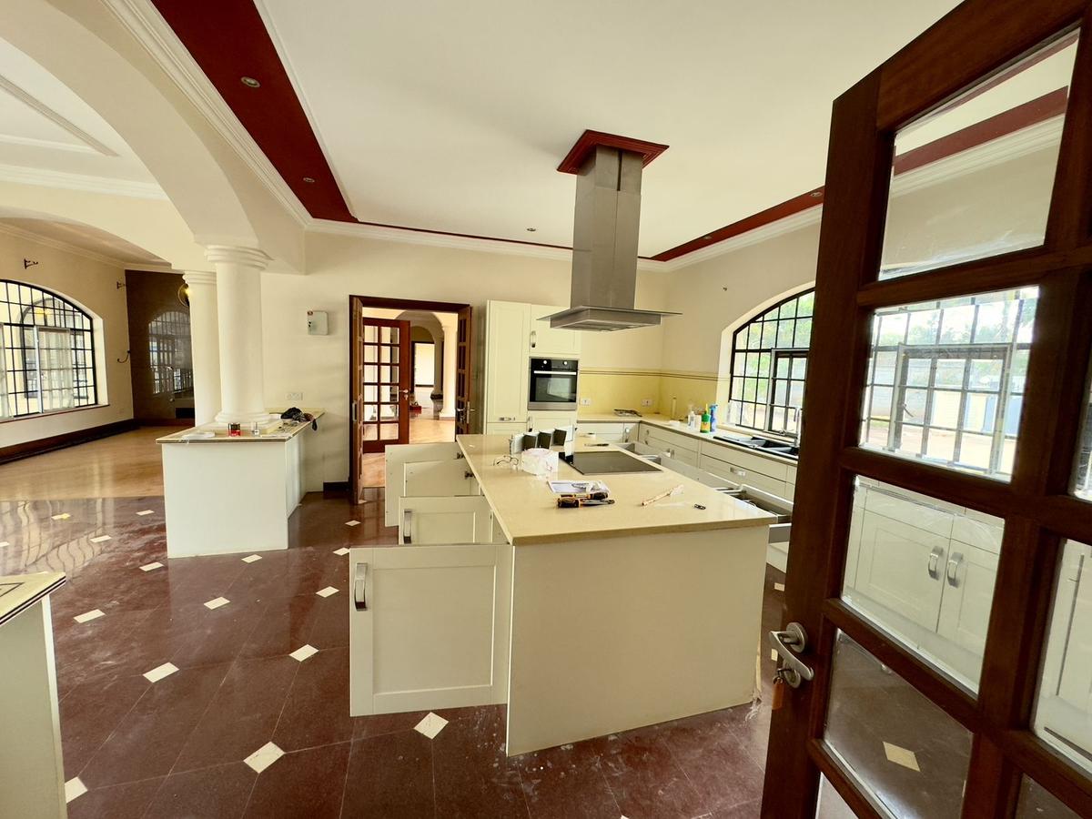 4 Bed Villa with En Suite in Nyari - 14