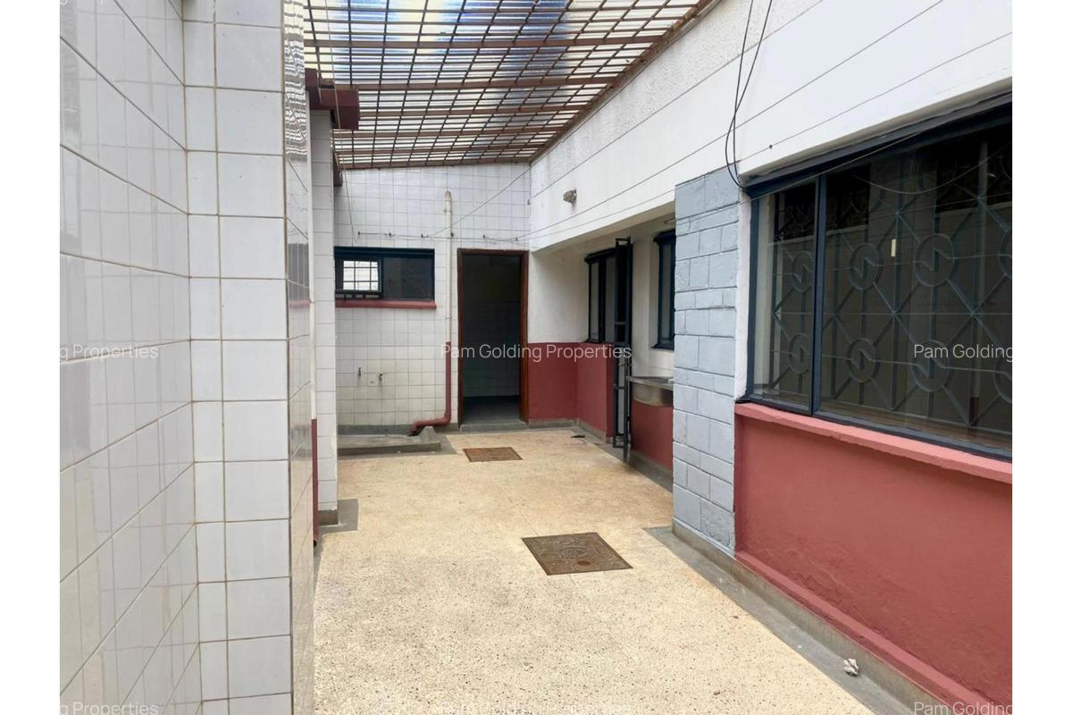 4 Bed Townhouse with En Suite in Spring Valley - 9