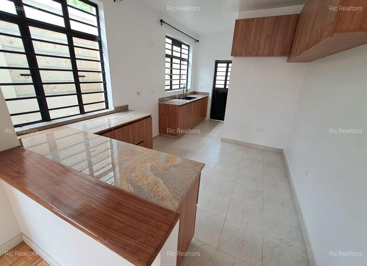 4 Bed Townhouse with En Suite at Oloolua - 46 - 4