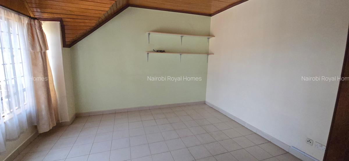 5 Bed Townhouse with En Suite at Lavington Road Green - 12