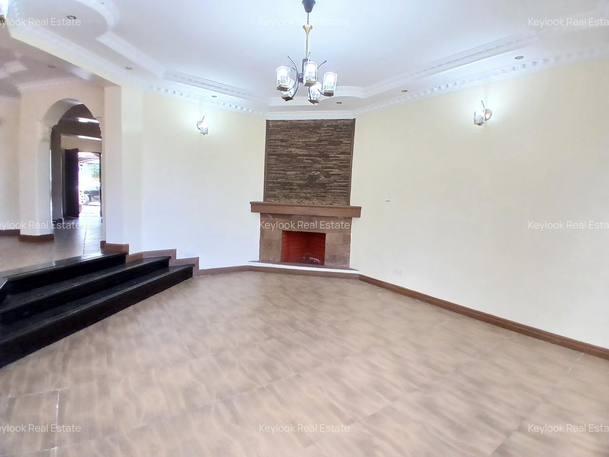 5 Bed Townhouse with En Suite at Lavington - 4