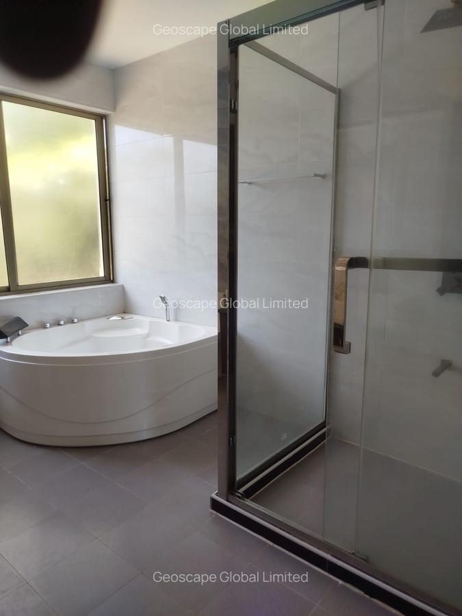 5 Bed Townhouse with En Suite in Lavington - 4