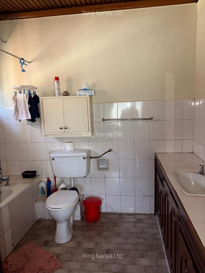 4 Bed House with En Suite in Lavington - 15