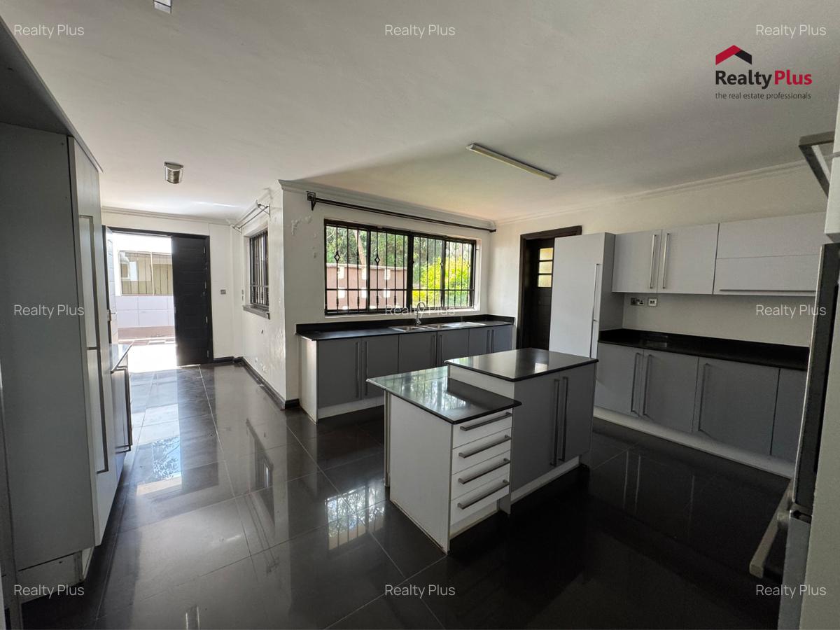 6 Bed Villa with En Suite in Runda - 10