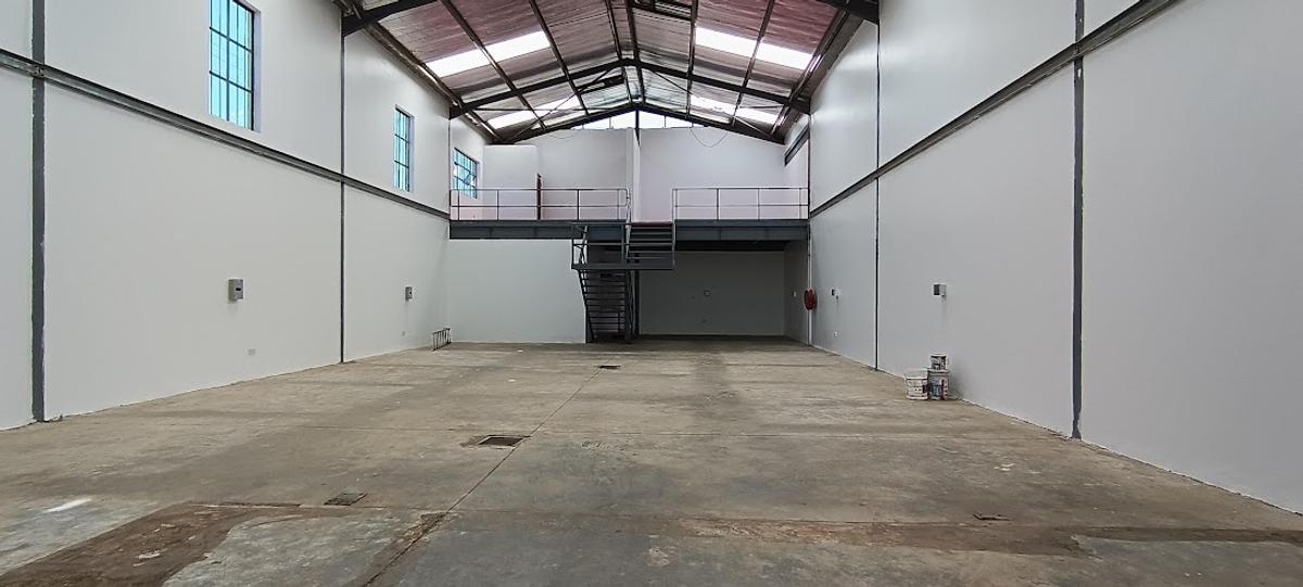 3,000 ft² Warehouse with Service Charge Included in Kamakis - 3