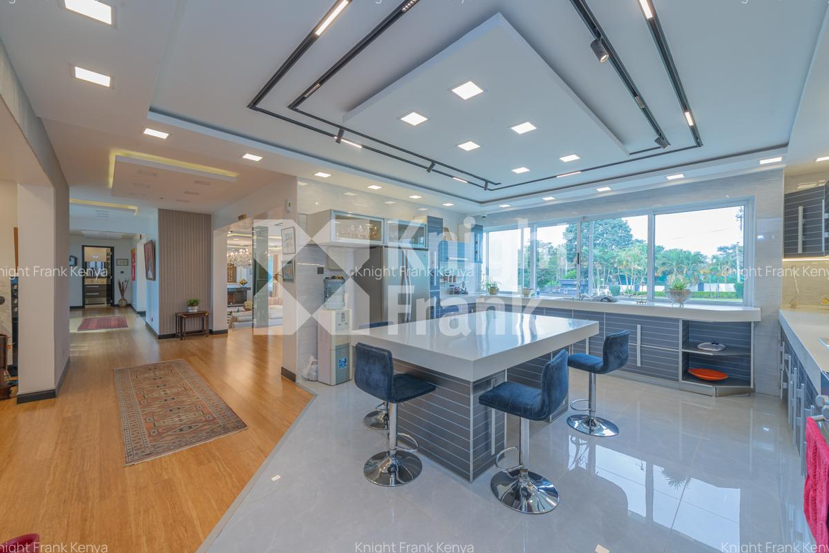 7 Bed House with En Suite at Un Crescent - 10