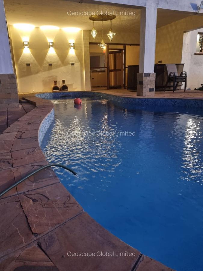 7 Bed House with En Suite in Ridgeways - 9