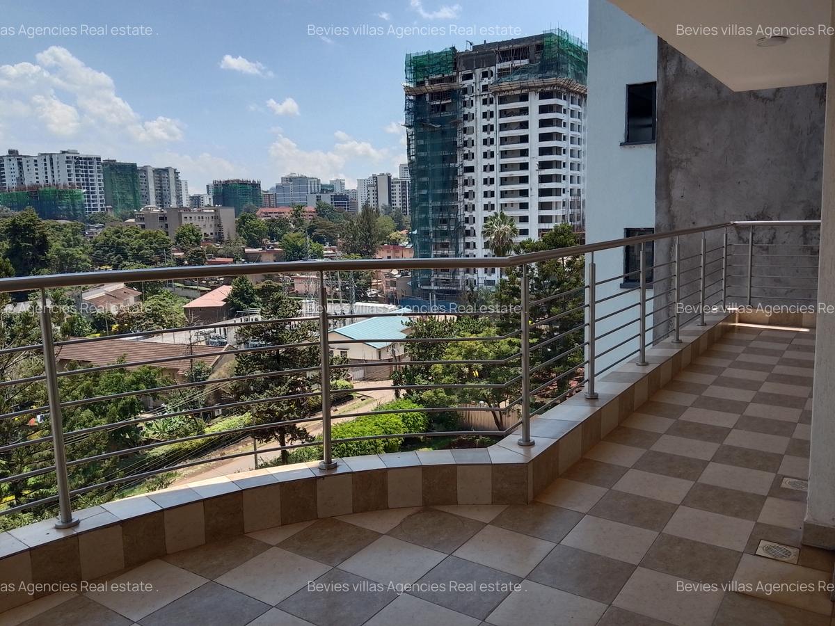 4 Bed Apartment with En Suite in Parklands - 2