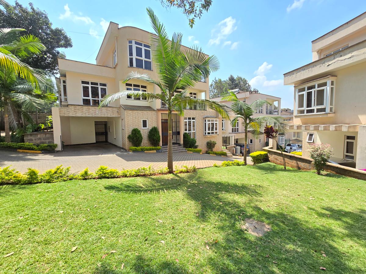 5 Bed Townhouse with En Suite at Off Convent Drive - 4