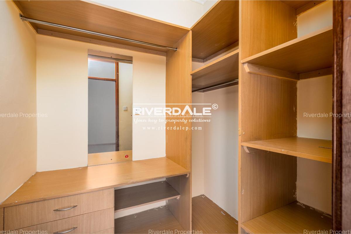 3 Bed Apartment with En Suite in Parklands - 10