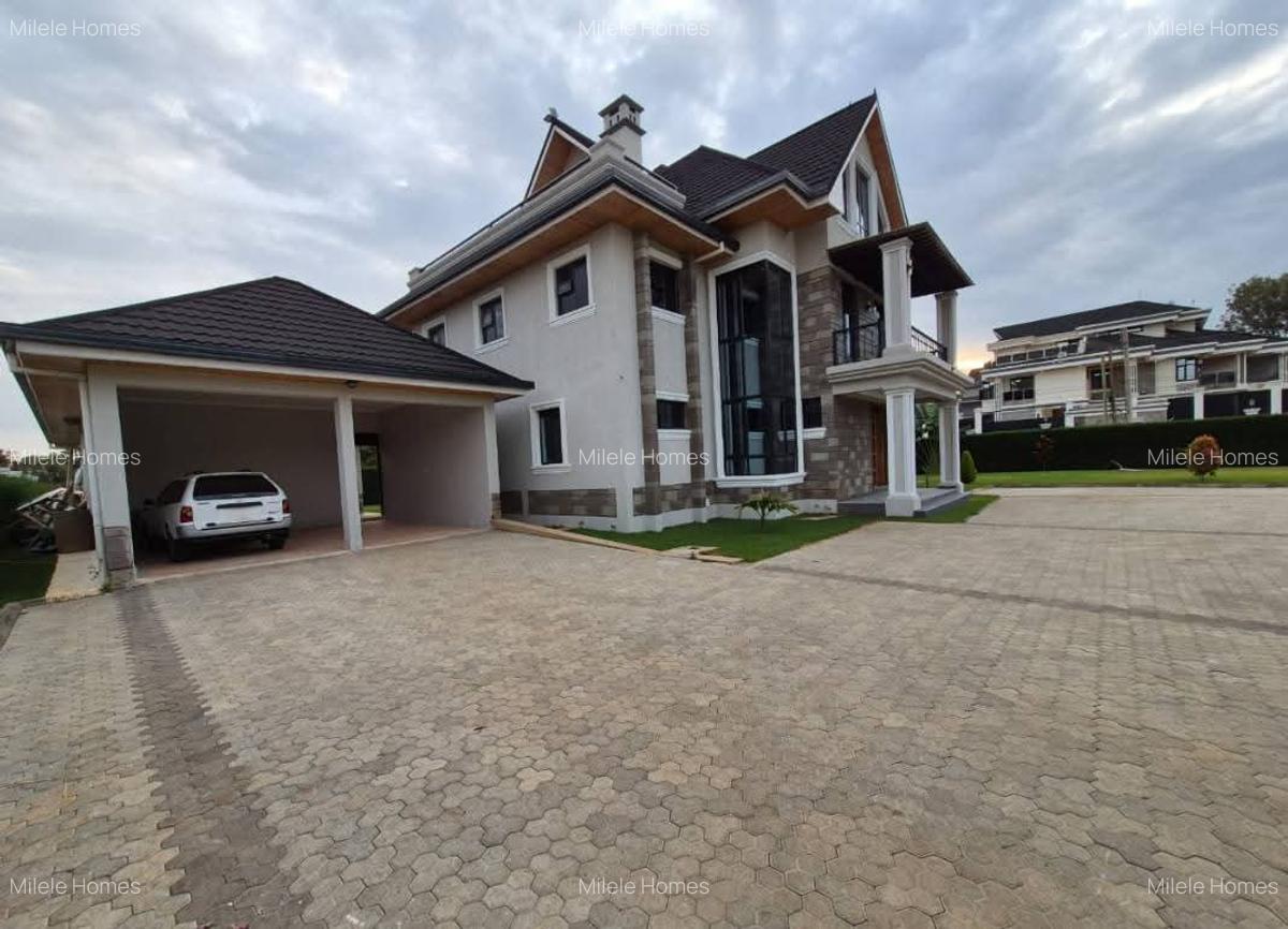 5 Bed Villa with En Suite in Runda - 1