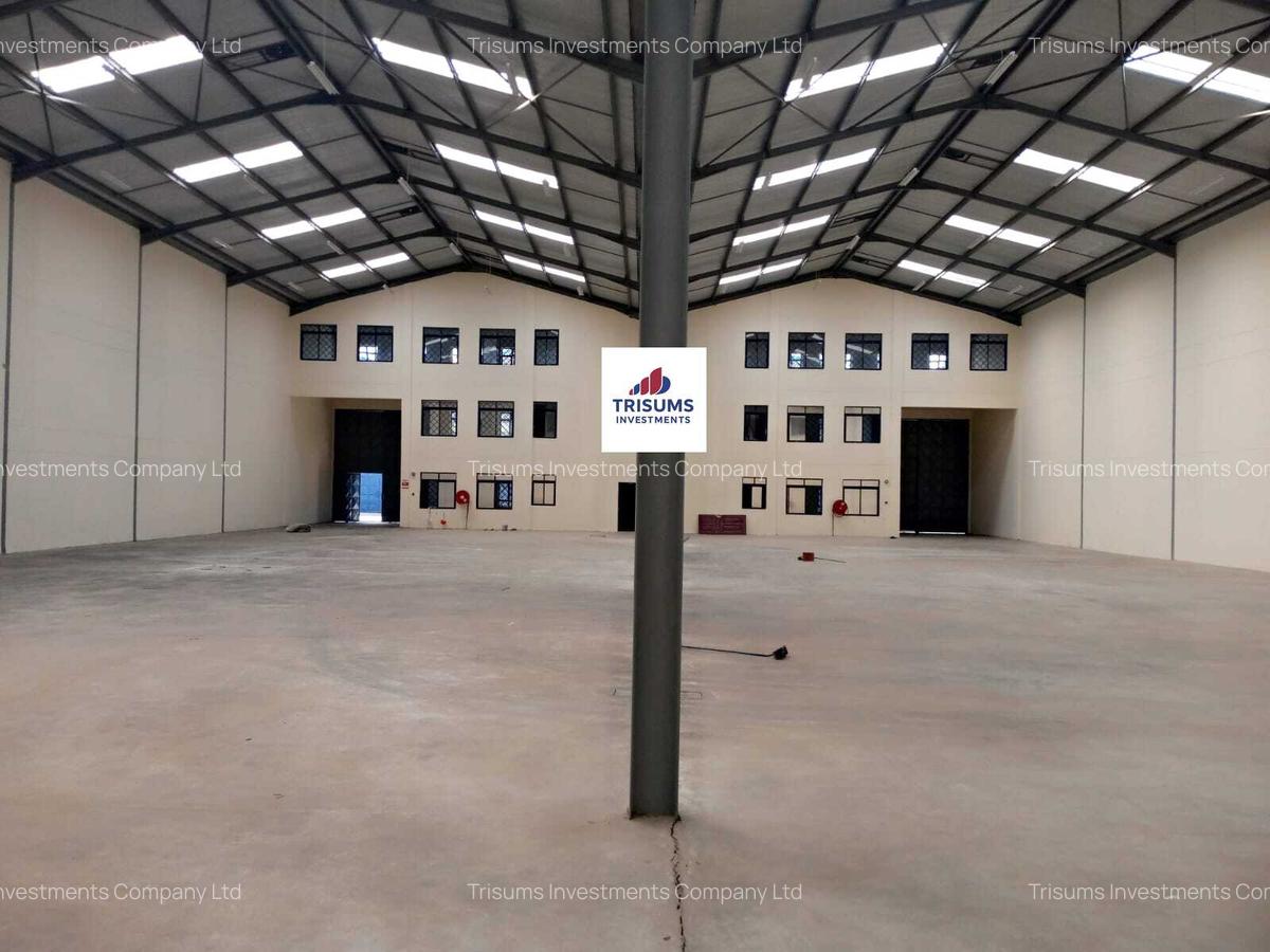 22,600 ft² Warehouse with Fibre Internet in Industrial Area - 3