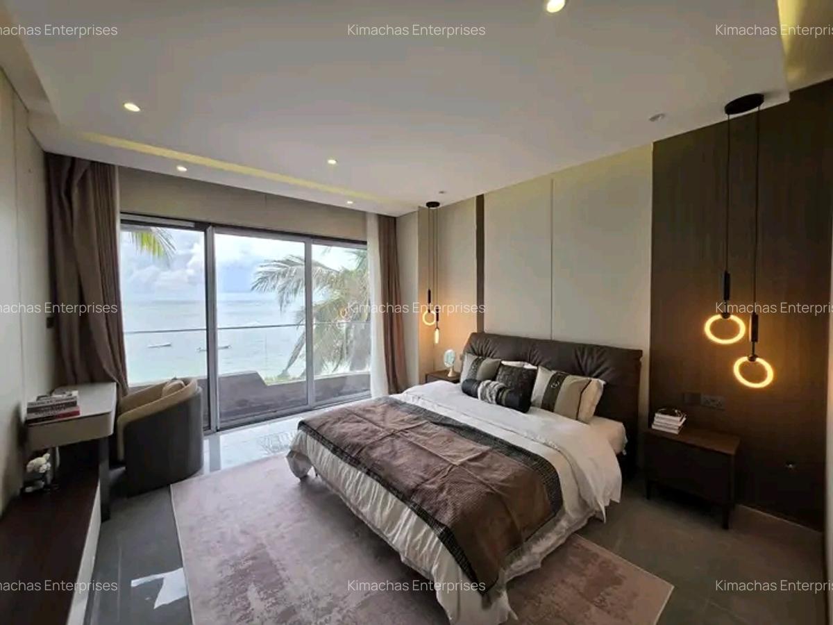 3 Bed Apartment with En Suite at Links Road - 9