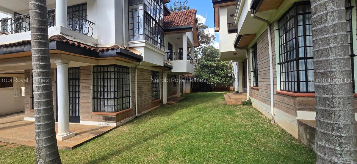 5 Bed Townhouse with En Suite at Lavington Green - 6