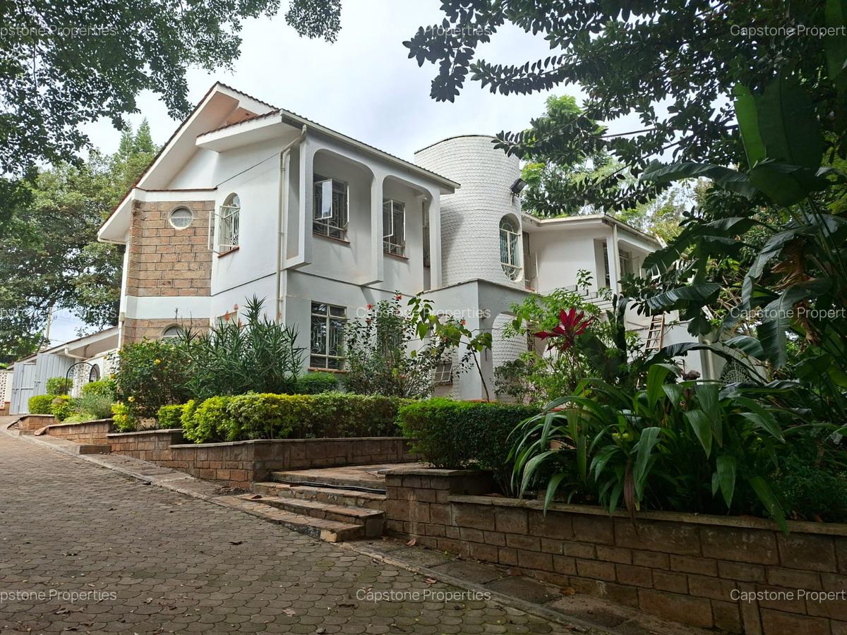 5 Bed House with En Suite in Nyari - 1
