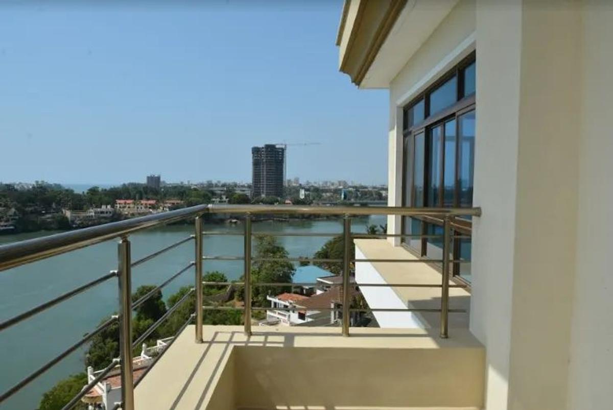 Serviced 3 Bed Apartment with En Suite at Tudor - 3