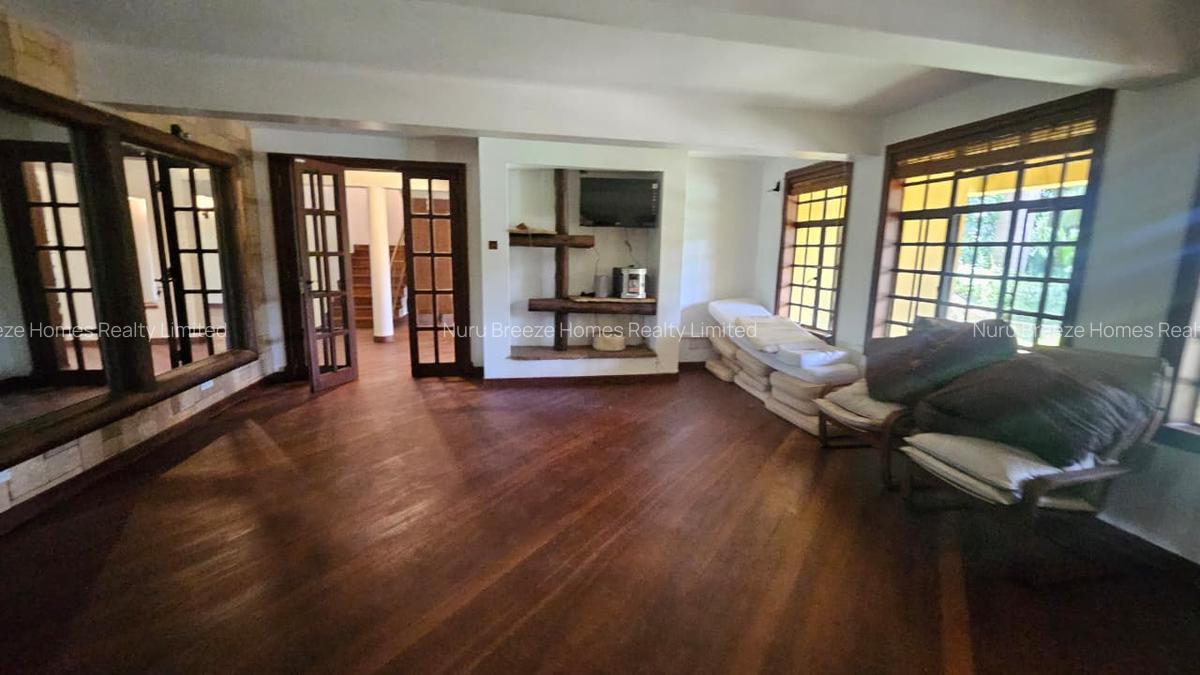 6 Bed House with En Suite in Runda - 2