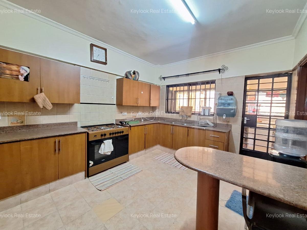 3 Bed Apartment with En Suite at Yaya Center - 14