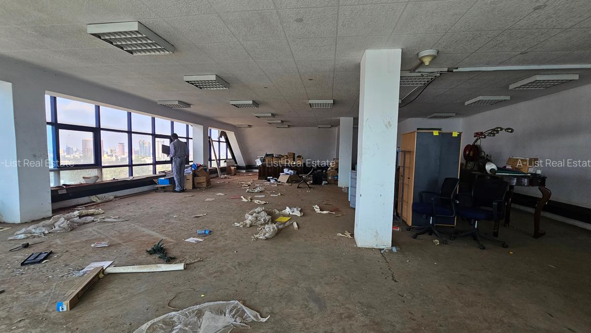 2,000 ft² Office with Service Charge Included at Parklands Road - 7