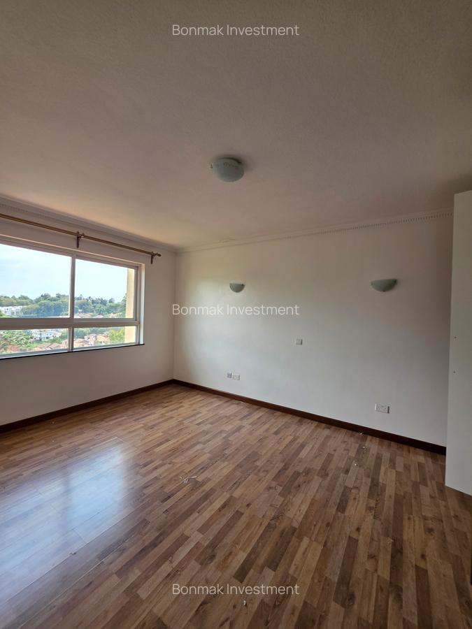 4 Bed Apartment with En Suite at Brookside Drive - 14