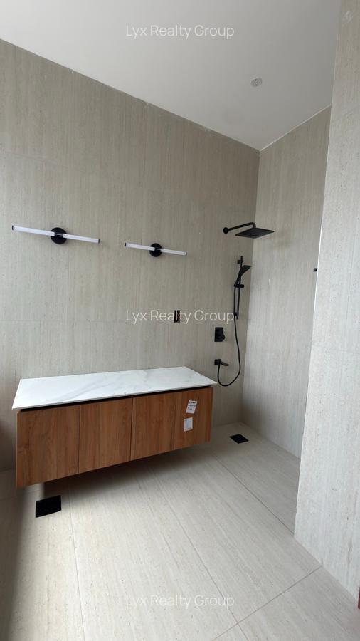 5 Bed Townhouse with En Suite in Kitisuru - 10