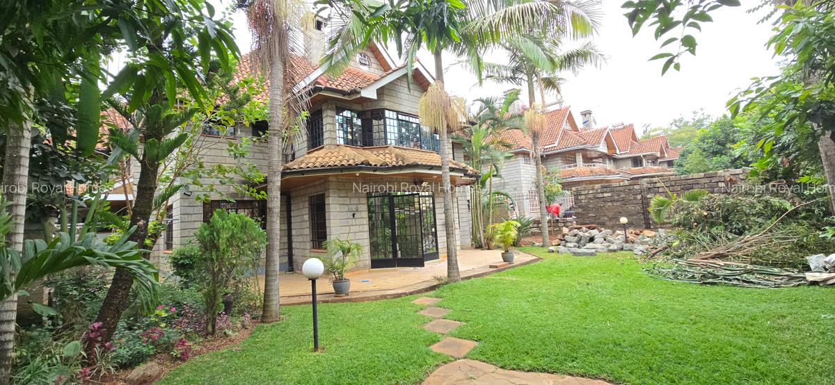 5 Bed Townhouse with En Suite at Lavington Green - 3