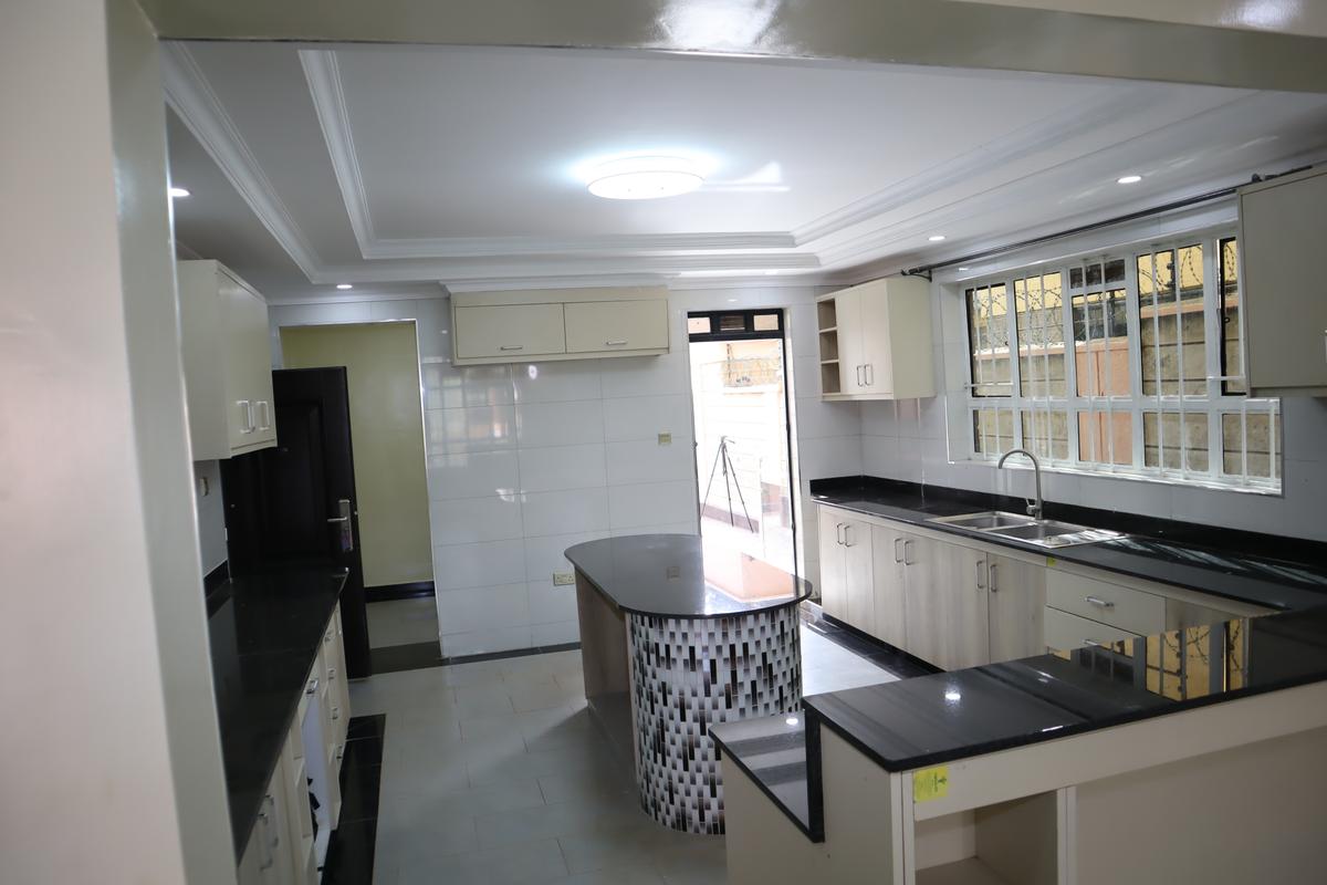 4 Bed House with En Suite at Mugutha Area - 9