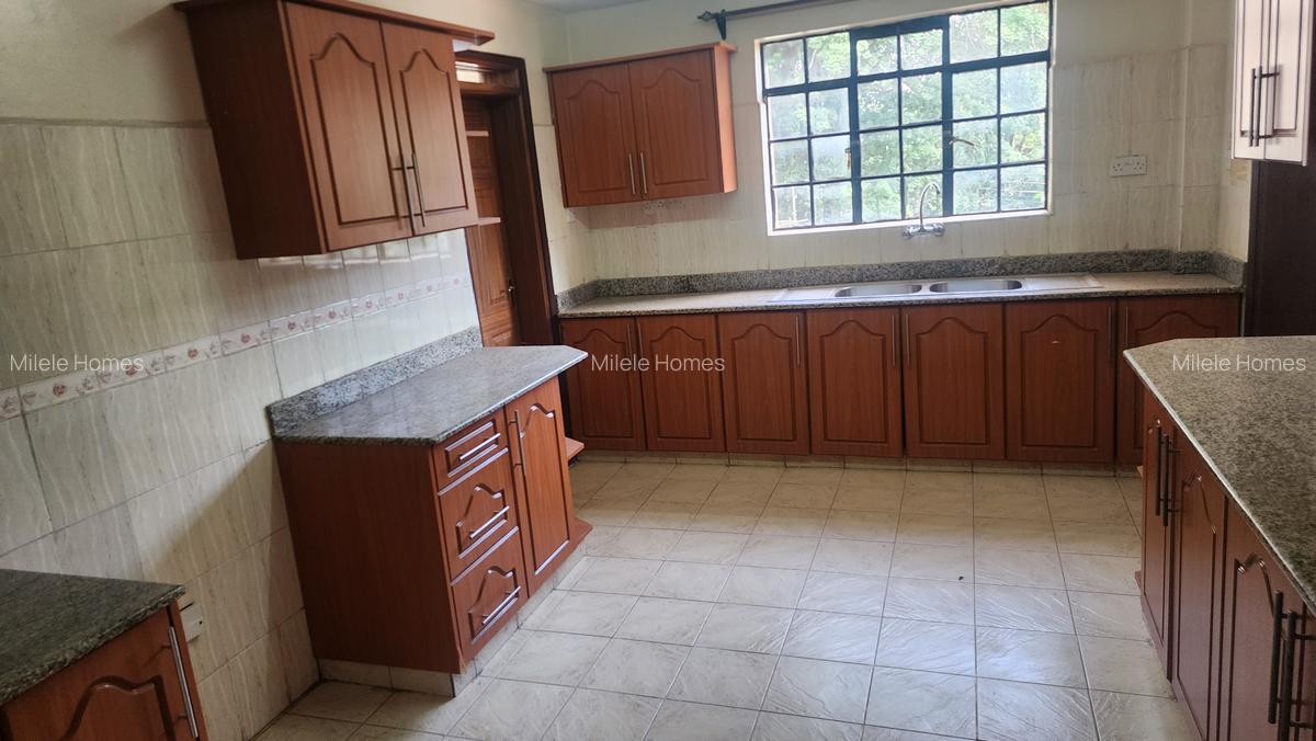 Serviced 3 Bed Apartment with En Suite at School Lane - 2