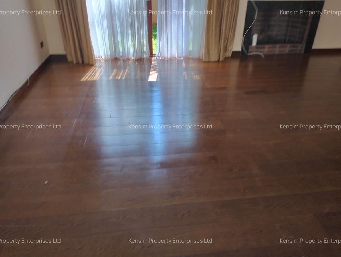 5 Bed Townhouse with En Suite in Lavington - 2