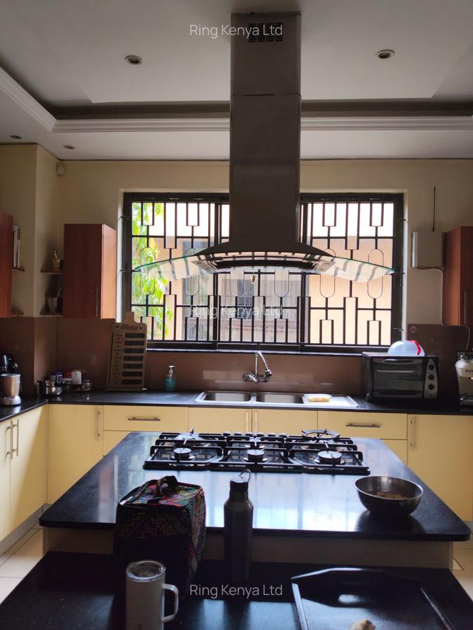 5 Bed House with En Suite in Westlands Area - 6