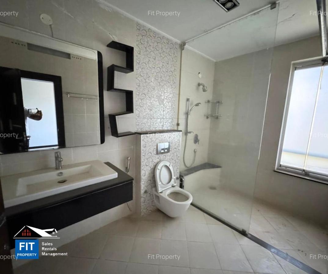 3 Bed Apartment with En Suite at Riverside Grove - 11