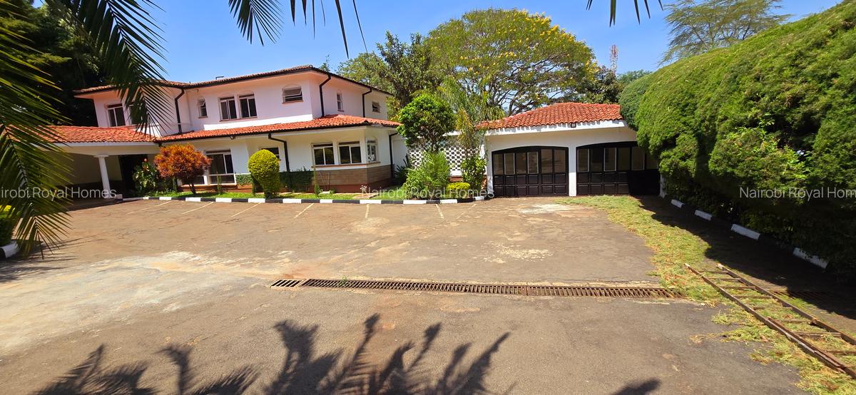 Commercial Property with Service Charge Included at Un Crescent - 5