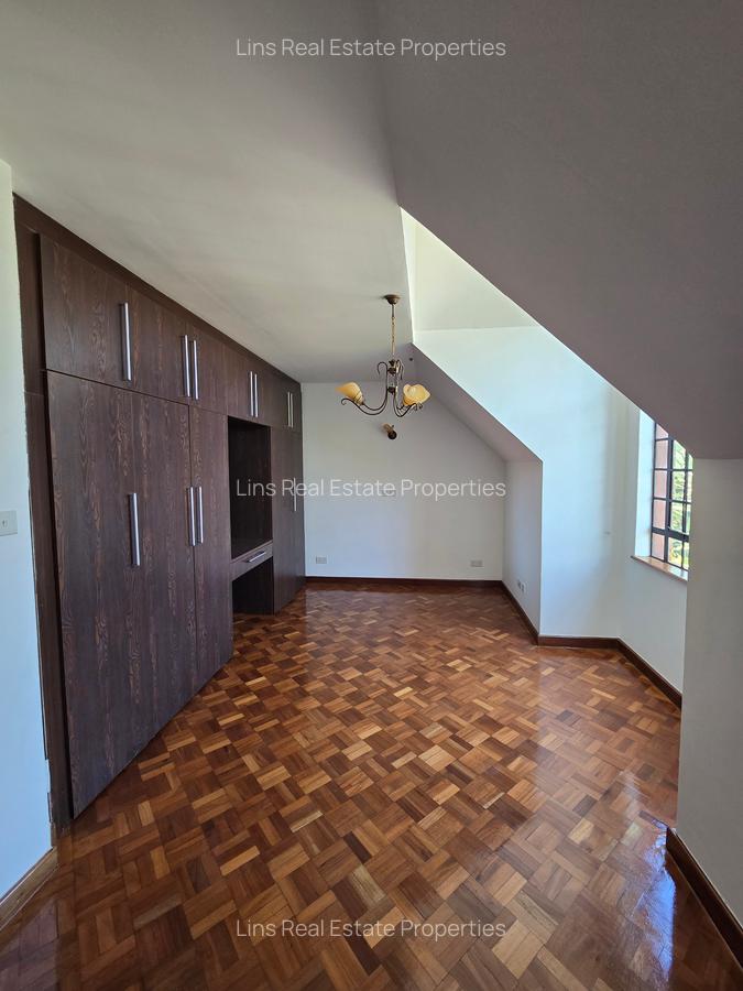 4 Bed Townhouse with En Suite in Lavington - 9