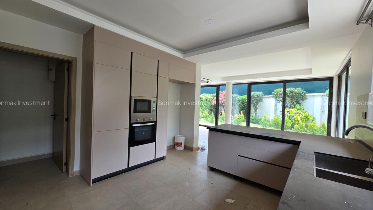 4 Bed Townhouse with En Suite at Lavington Green - 7