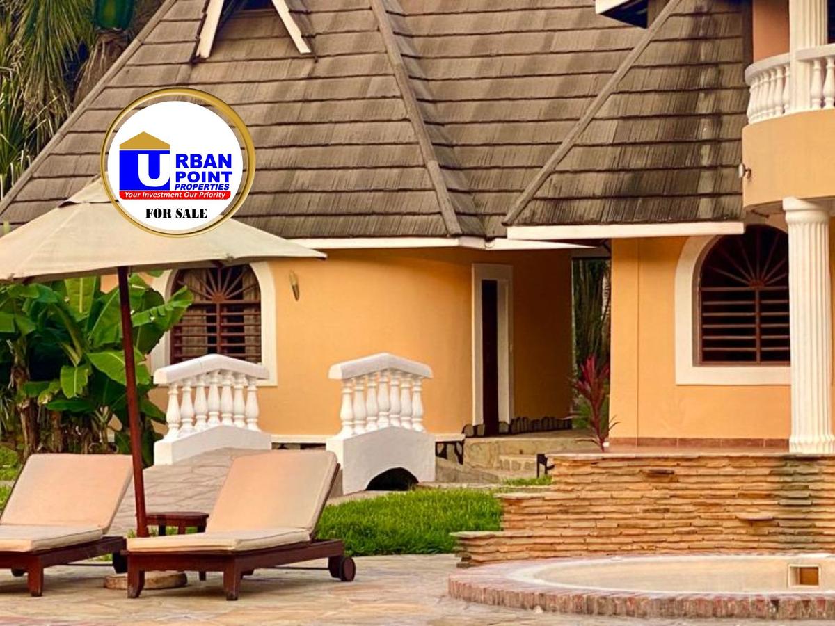 6 Bed Villa with En Suite in Diani - 2