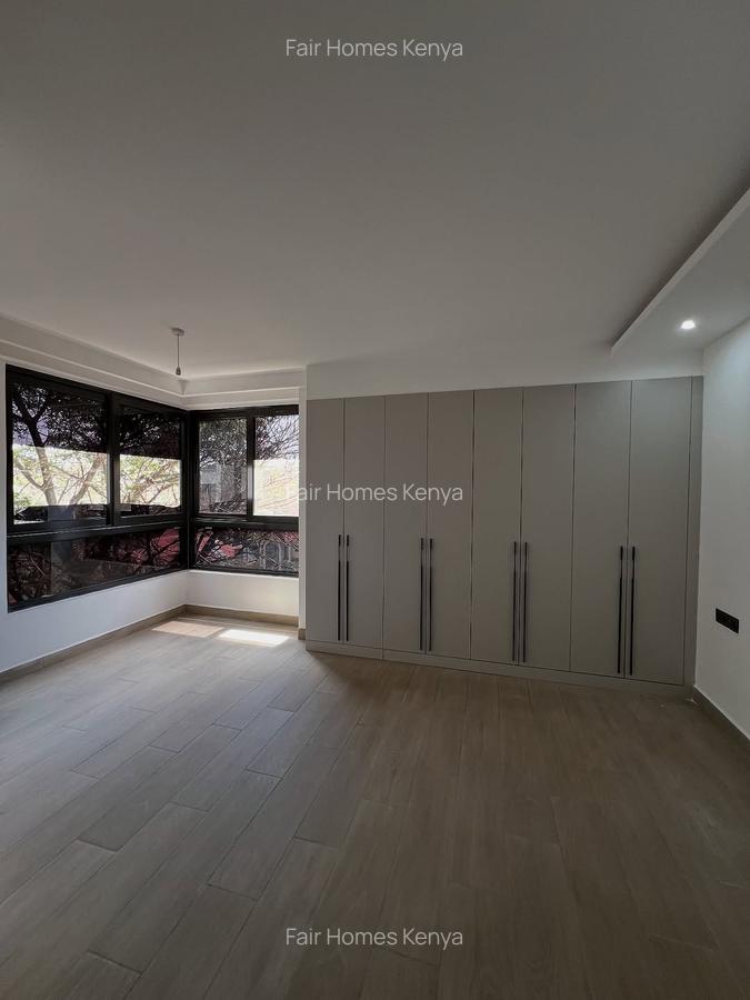 3 Bed Apartment with En Suite at Riverside Drive - 16