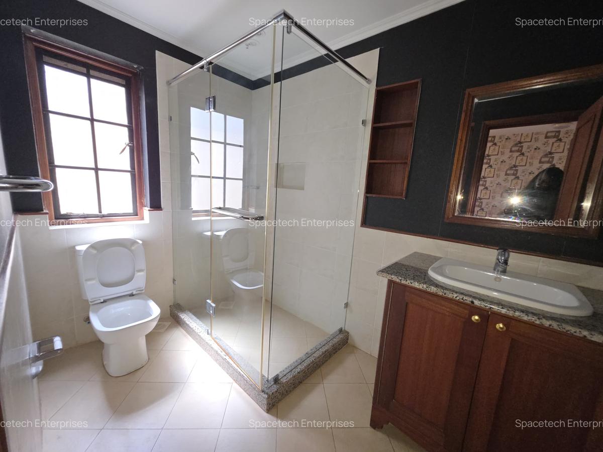 4 Bed Townhouse with En Suite in General Mathenge - 19
