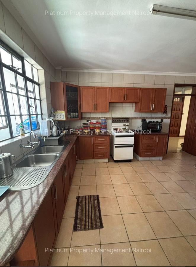 4 Bed Apartment with En Suite at Mpaka Rd - 4