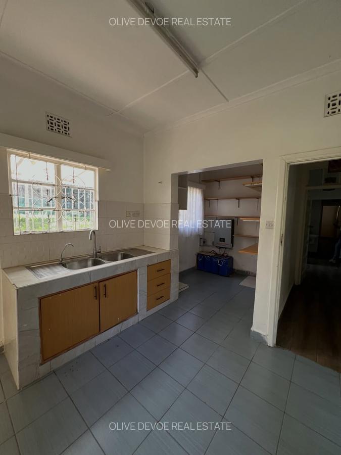 Commercial Property with Service Charge Included in Kilimani - 10