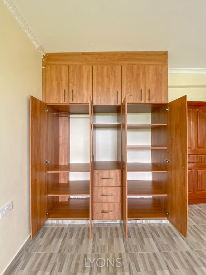 2 Bed Apartment with En Suite at Mashuria - 18