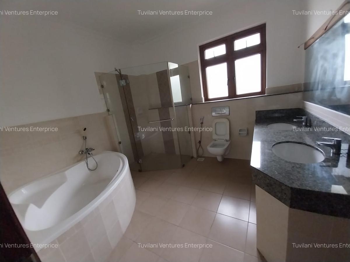 4 Bed Villa with En Suite at Nyali Mombasa - 8