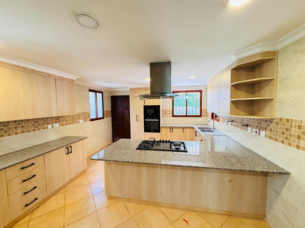 5 Bed Townhouse with Swimming Pool at Spring Valley - 5
