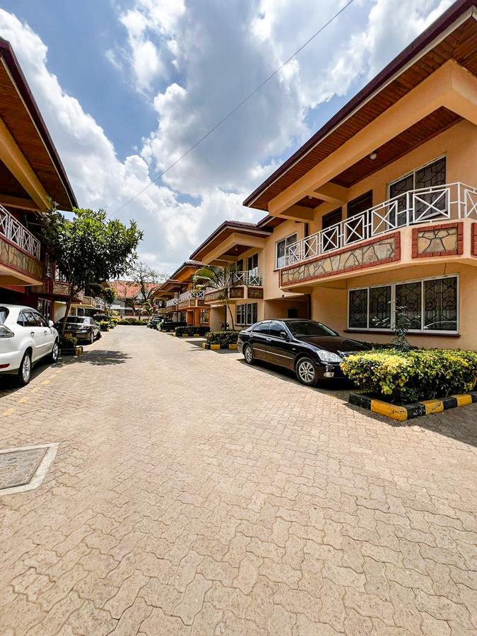 4 Bed Townhouse with En Suite in Lavington - 3