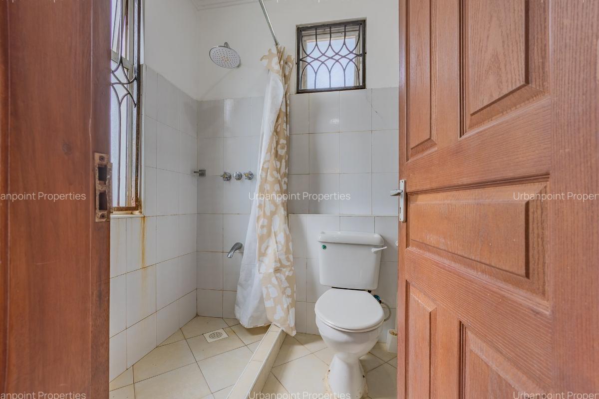 Serviced 3 Bed Apartment with En Suite in Nyali Area - 15