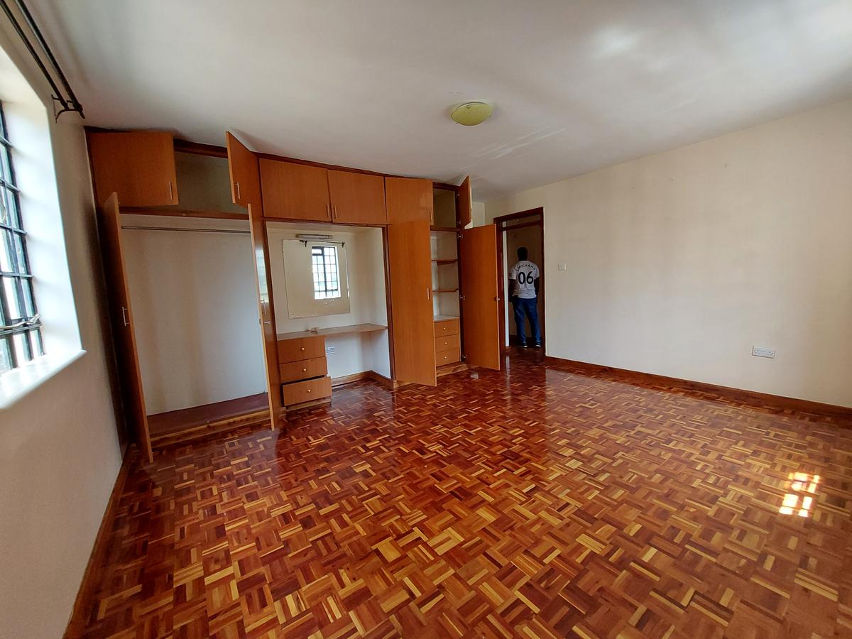 1 Bed Apartment with En Suite at Mandera Close - 8