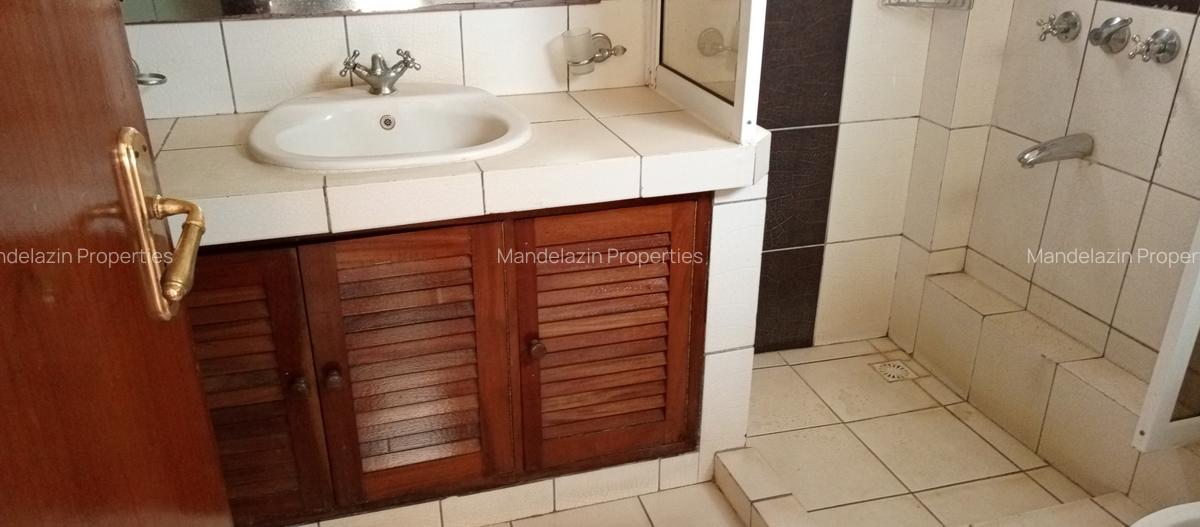 4 Bed Apartment with En Suite at Brookside Drive - 16