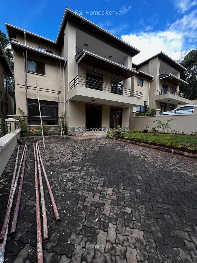 5 Bed Townhouse with En Suite at Lavington Green - 3