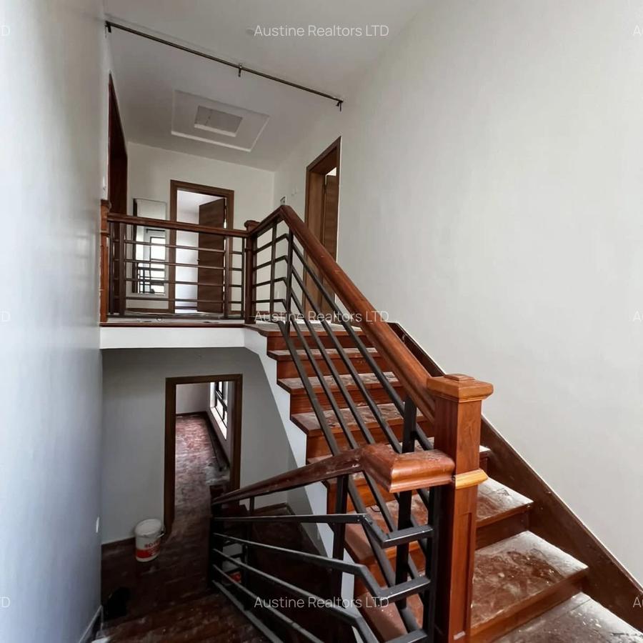 5 Bed Townhouse with En Suite at Chalbi Drive - 10