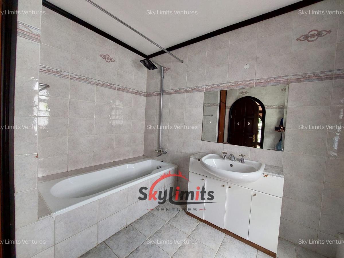 4 Bed Townhouse with En Suite in Riverside - 11